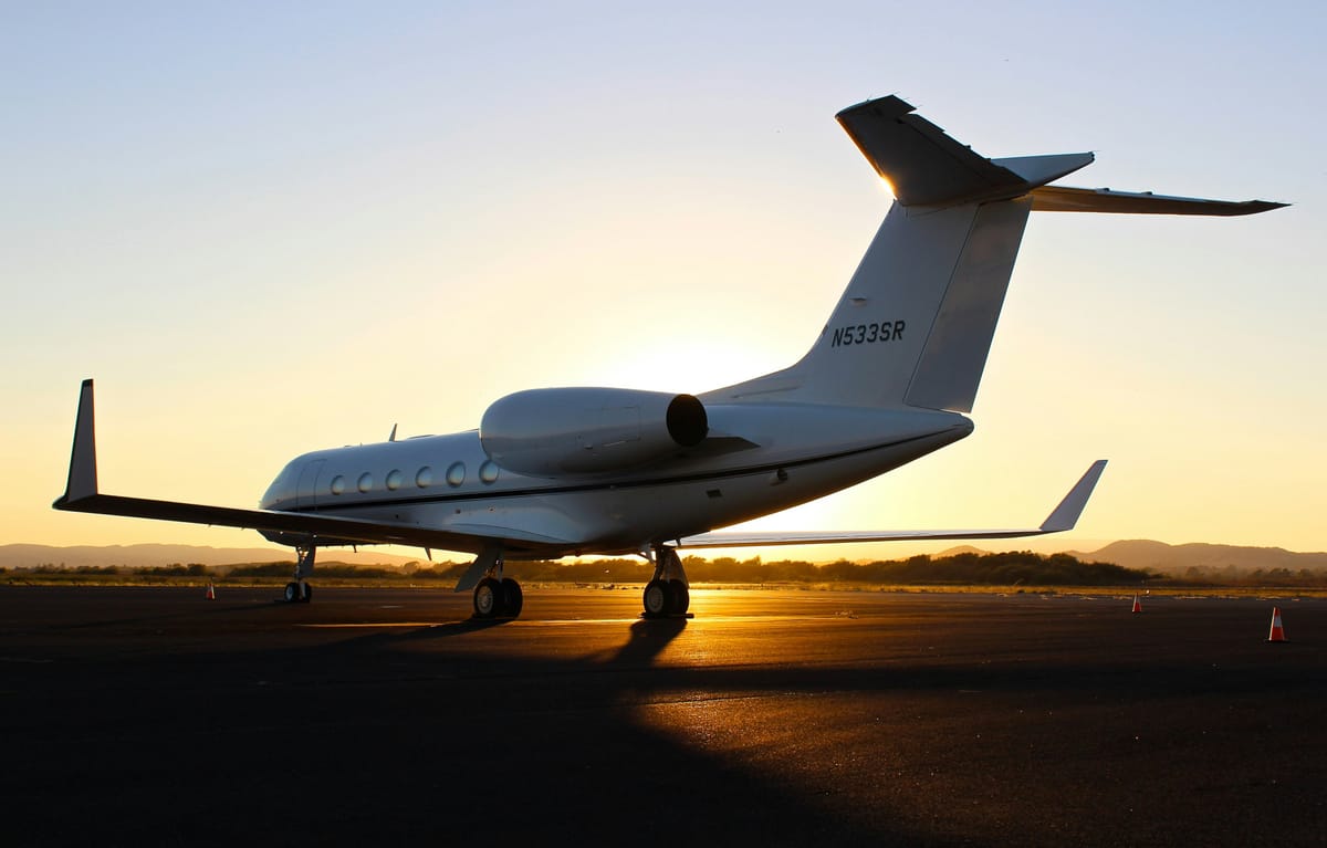 Imagen de archivo de un jet privado. Foto de Chris Leipelt en Unsplash