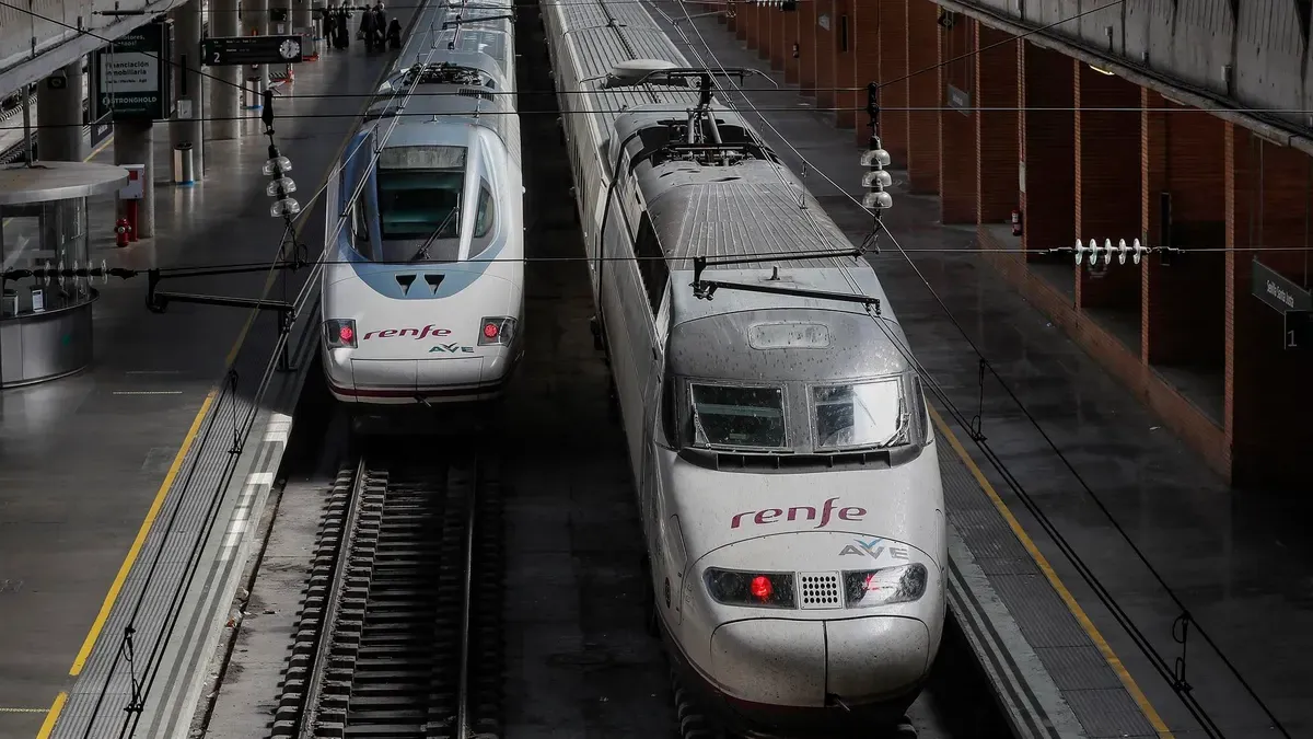 Imagen de archivo de trenes de Renfe. Foto:| EFE/José Manuel Vidal