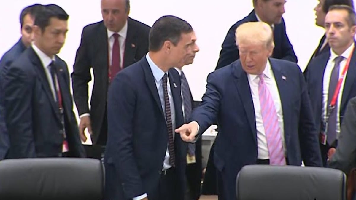 Imagen de archivo de Donald Trump señalando en asiento a Pedro Sánchez en en G20. Foto: N/D