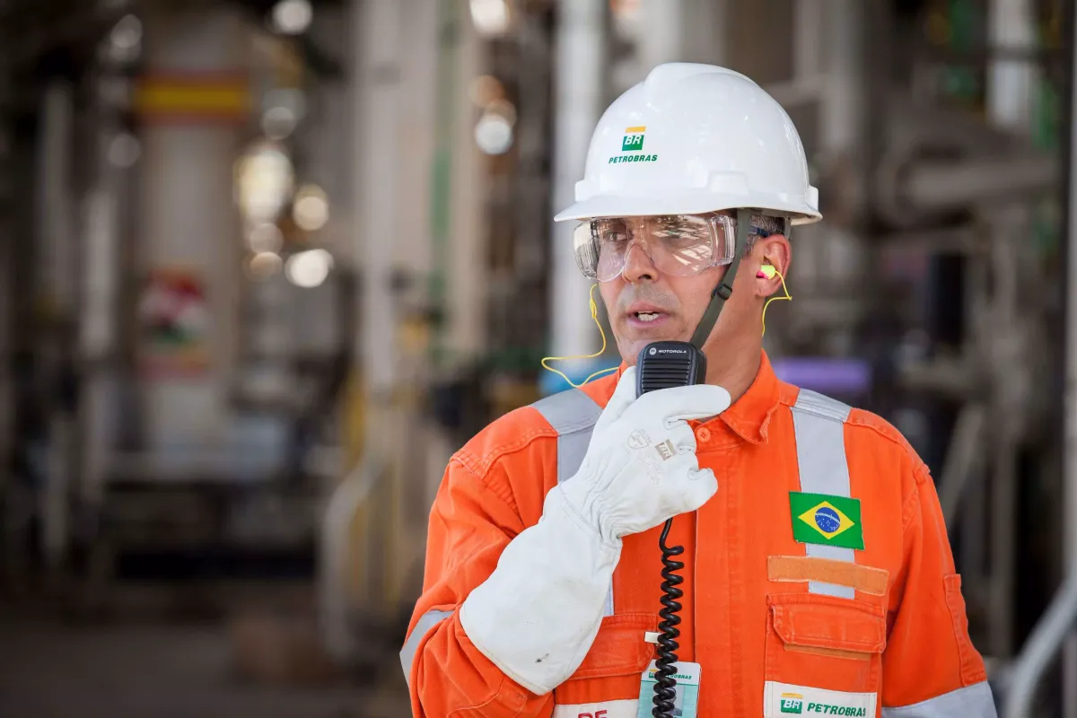Sindicatos brasileños exigen a Petrobras el envío urgente de combustible a Cuba