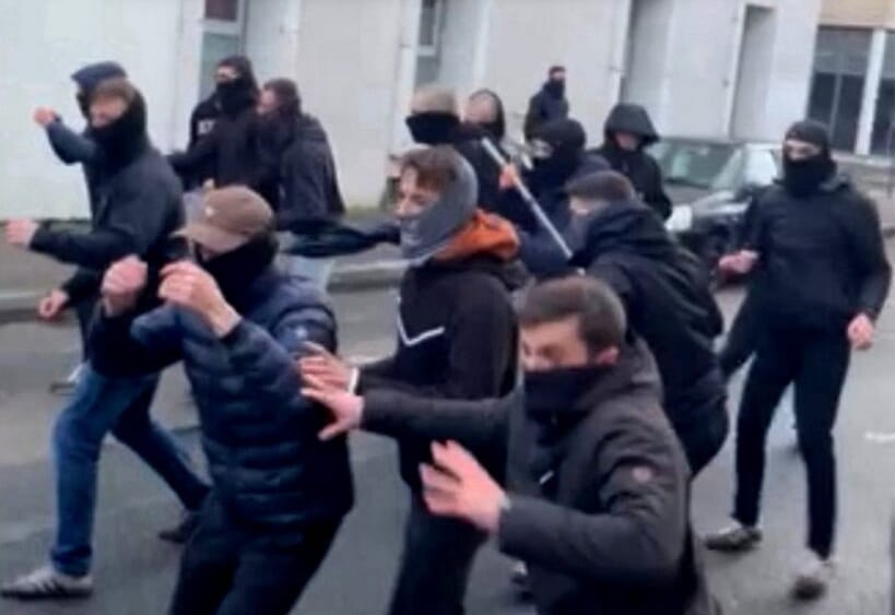 Fascistas en Lyon durante un ataque contra antifascistas que protegían un acto propalestino. Foto: Contre Attaque