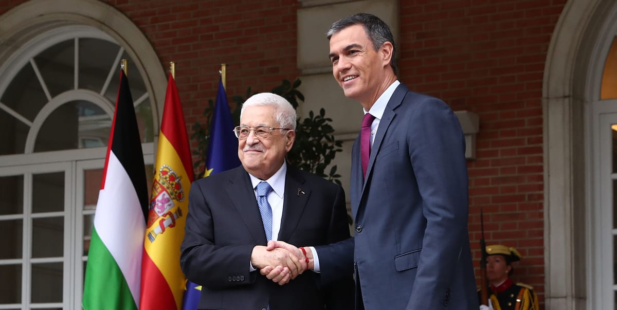 Imagen de archivo de Pedro Sánchez reunido con Mahmoud Abbas. presidente de la Autoridad Nacional Palestina, colaboracionista de la ocupación. Foto: Moncloa
