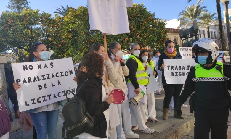 Imagen de archivo de una movilización sindical de las trabajadoras del Servicio de Ayuda a Domicilio de Dos Hermanas (Sevilla). Foto: Cadenadh
