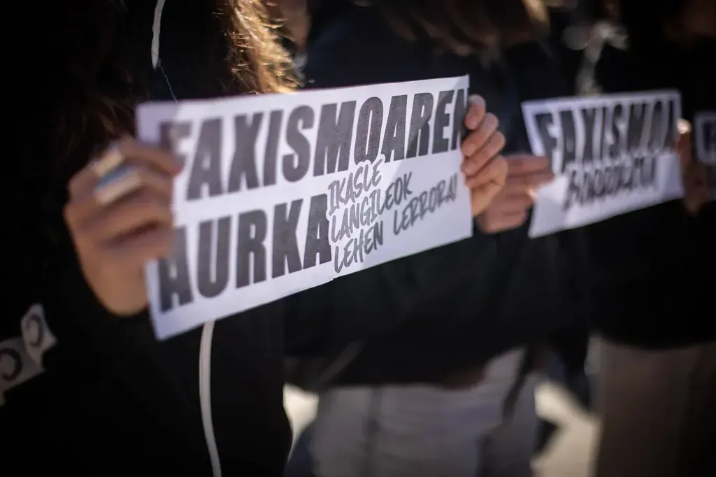 100 profesores e investigadores de la UPV/EHU se suman contra la criminalización del movimiento estudiantil