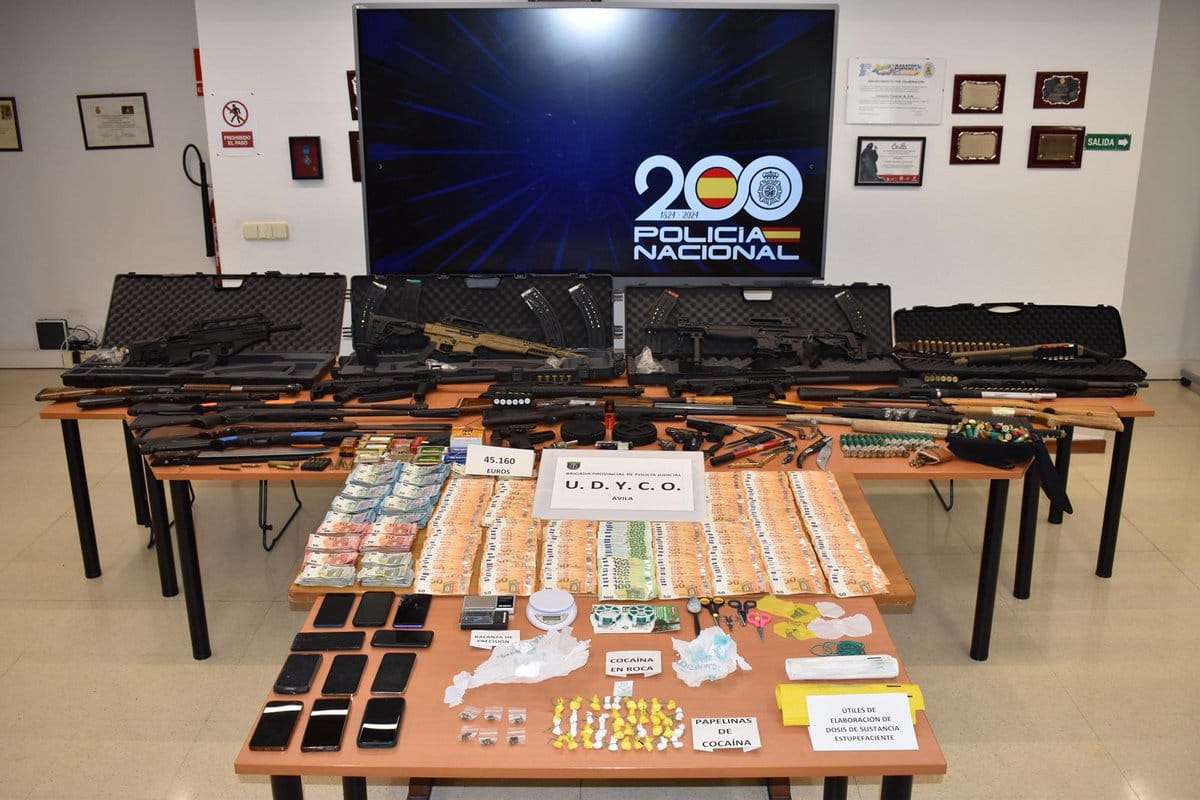 Imagen de archivo de una incautación de armas de guerra de la Policía Nacional. Foto: @policia (X)