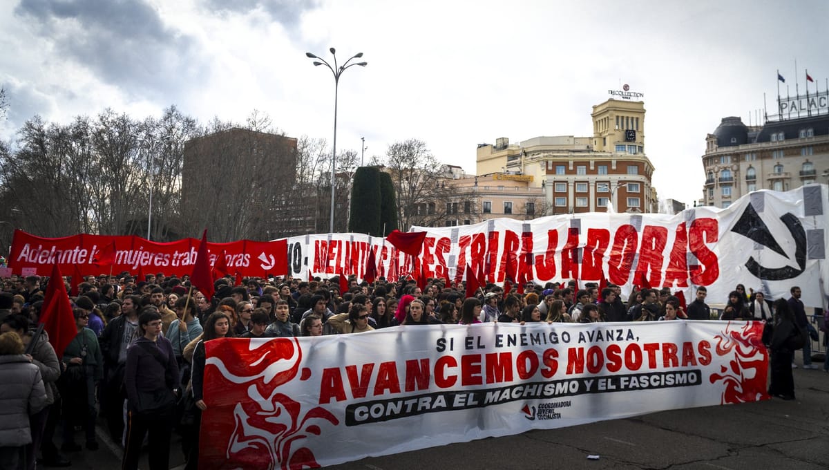 Bloque de la Coordinadora Juvenil Socialista en una movilización del 8M. Foto: CJS