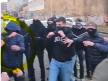 Quentin Deranque, a la izquierda, durante la emboscada de los fascistas en Lyon. Imagen: Le Canard Enchaîné
