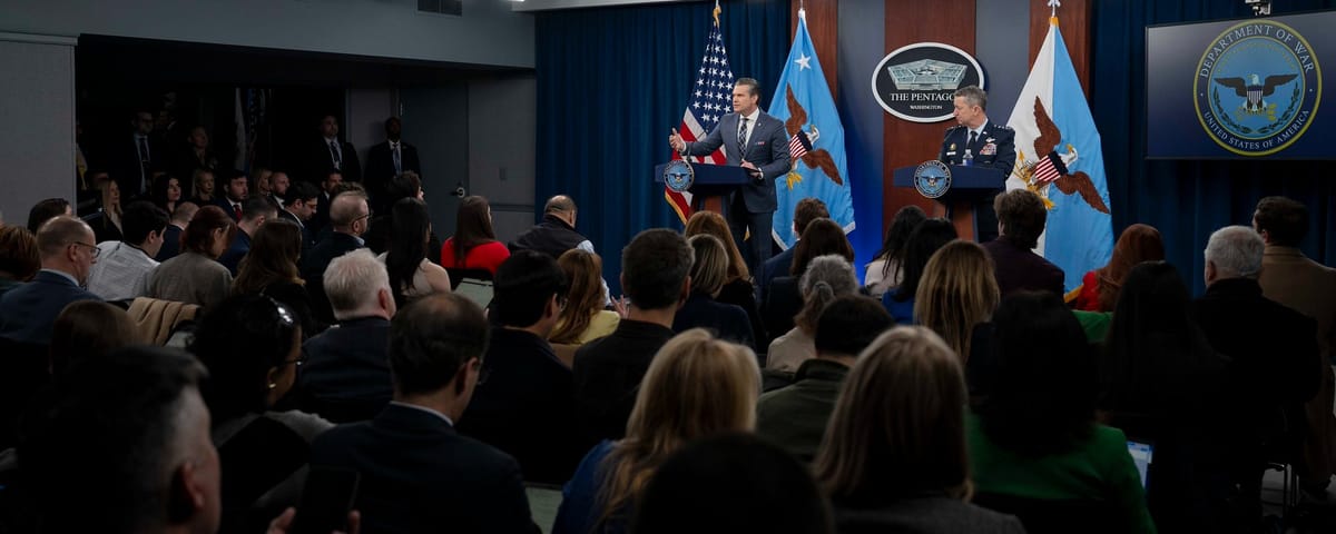 Rueda de prensa de Pete Hegseth, secretario de Guerra de EE.UU. Foto: @DeptofWar (X)