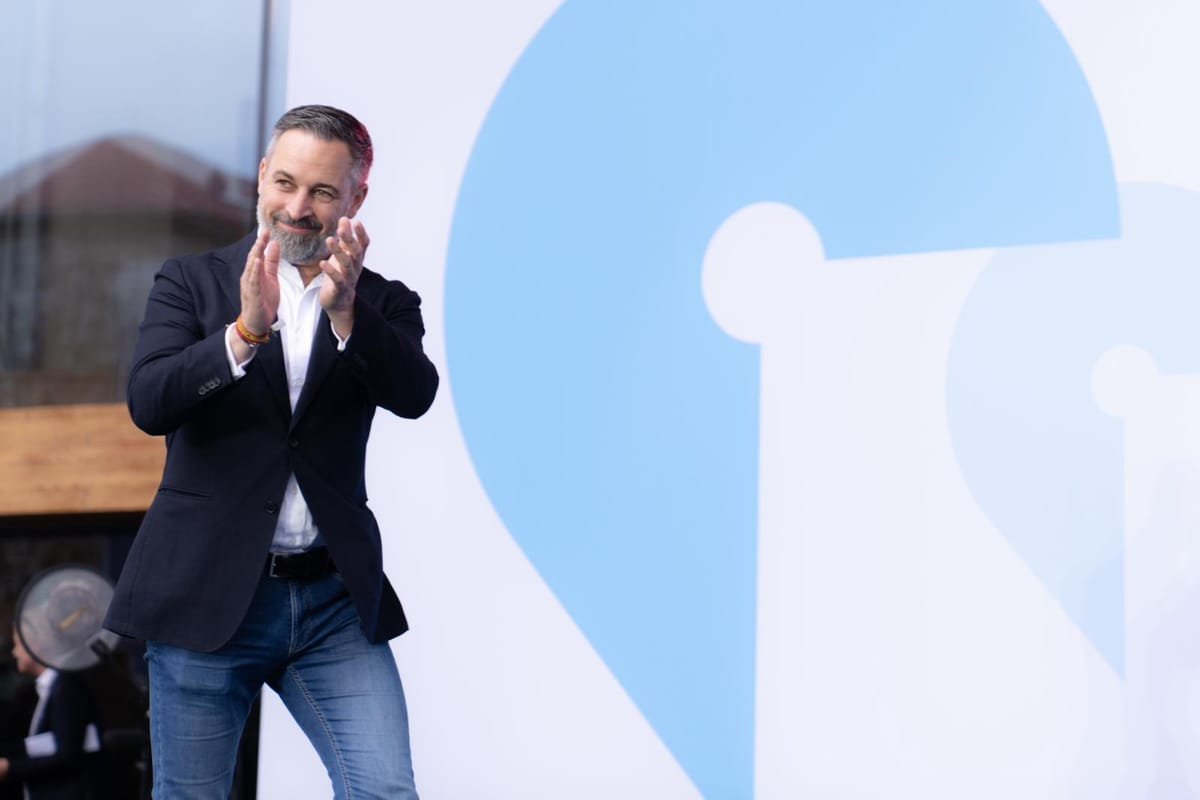Santiago Abascal en Budapest. Foto: @vox_es (X)