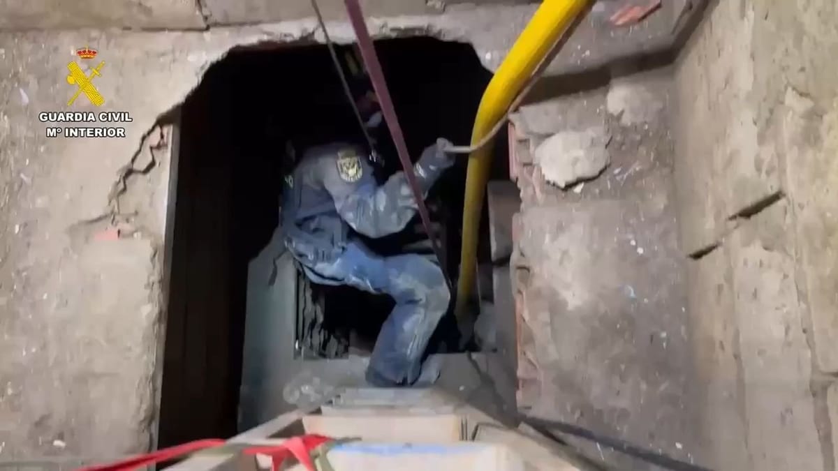 Dos guardias civiles más detenidos tras descubrirse otro narcotúnel en la frontera de Ceuta