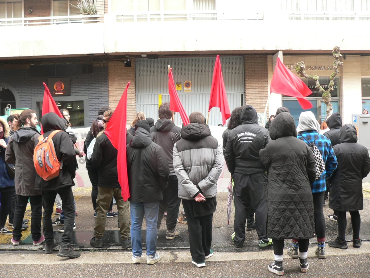 Concentración de CJS contra antiabortistas en Valladolid. Foto: Coordinadora Juvenil Socialista.