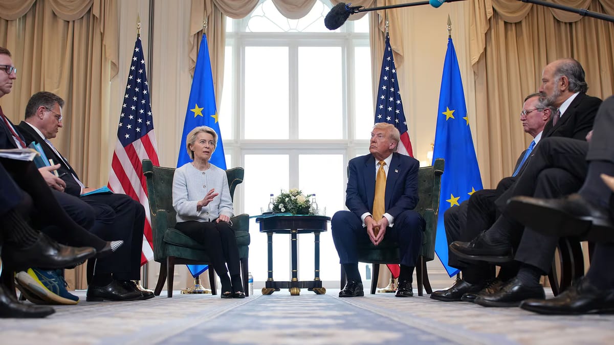 Imagen de archivo de Ursula Von der Leyen y Donald Trump en una reunión oficial. Foto: vía La Ser
