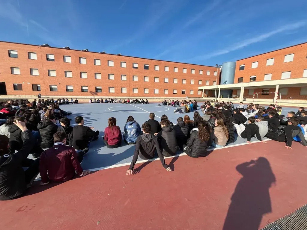 Asamblea estudiantil en un instituto de Zizur (Nafarroa) a raíz del juicio a un profesor por grabaciones con fines sexuales. Foto: Gedar Langile Kazeta