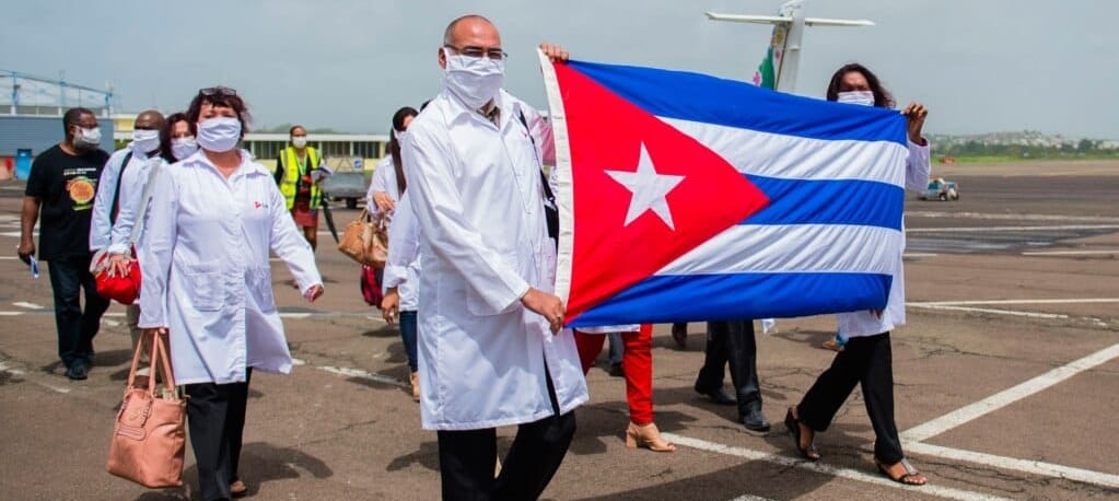 Cuba ha proporcionado más médicos a países de bajos ingresos que todos los países del G7 juntos