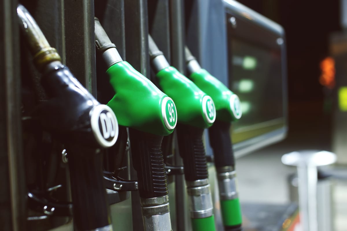 Despido nulo por reclamar horas extra: gasolinera asturiana condenada a readmitir al trabajador y pagarle 7.500 euros