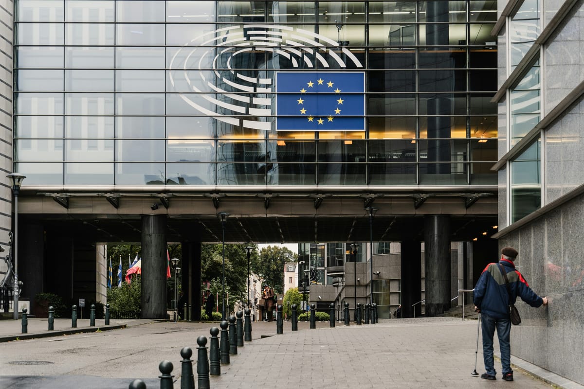 Imagen de archivo del exterior del Parlamento Europeo. Foto de Fang Guo en Unsplash