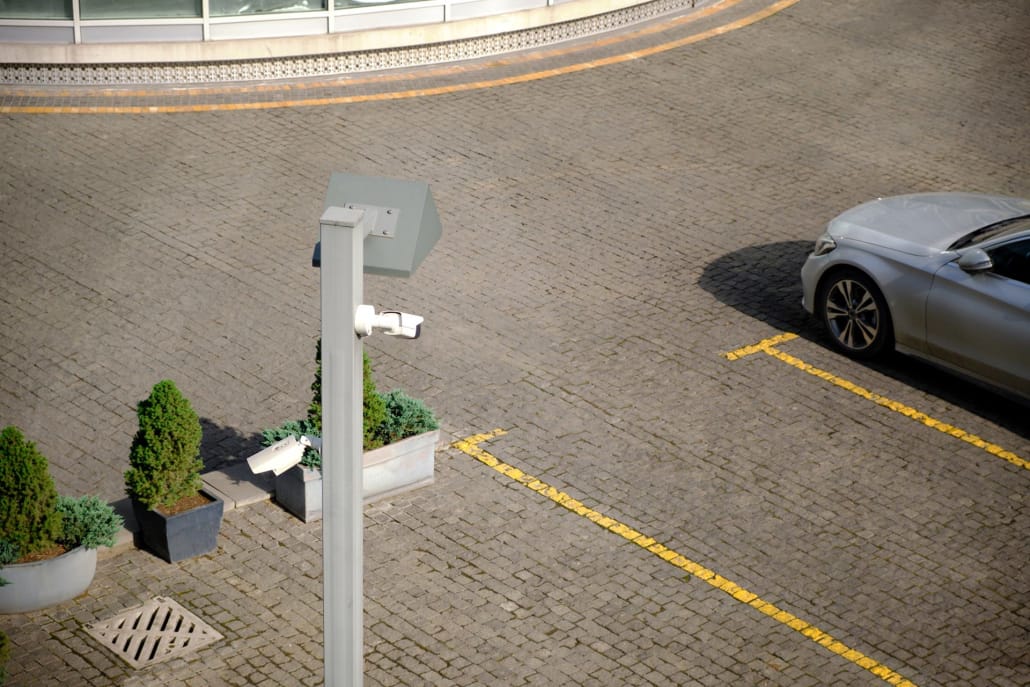 Imagen de archivo de cámaras lectoras de matrículas en un parking. Foto: covertsecurity.es