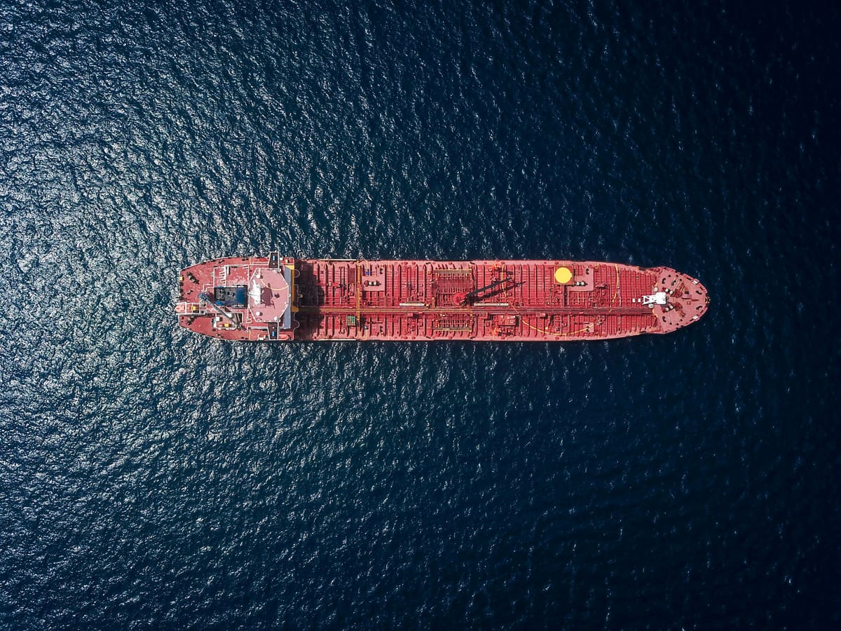 El petróleo sube un 9% y el gas se dispara otro 20% tras el cierre del estrecho de Ormuz