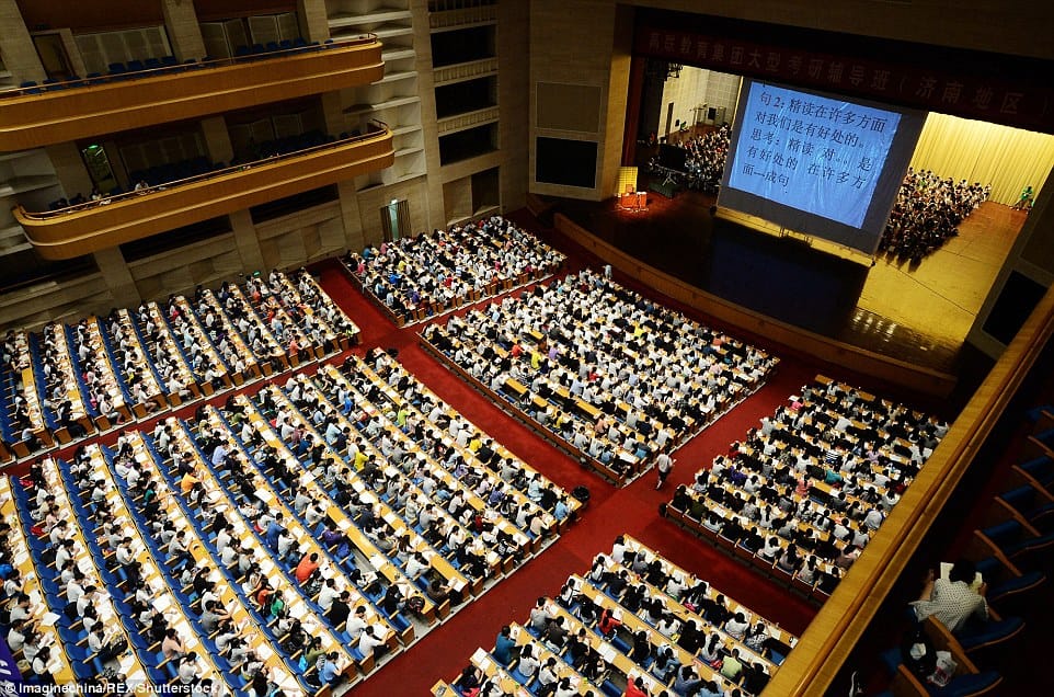 Imagen de archivo de un examen masivo con 3.500 universitarios en Jinan, en el este de China. Foto: Imagechina/REX/Shutterstock