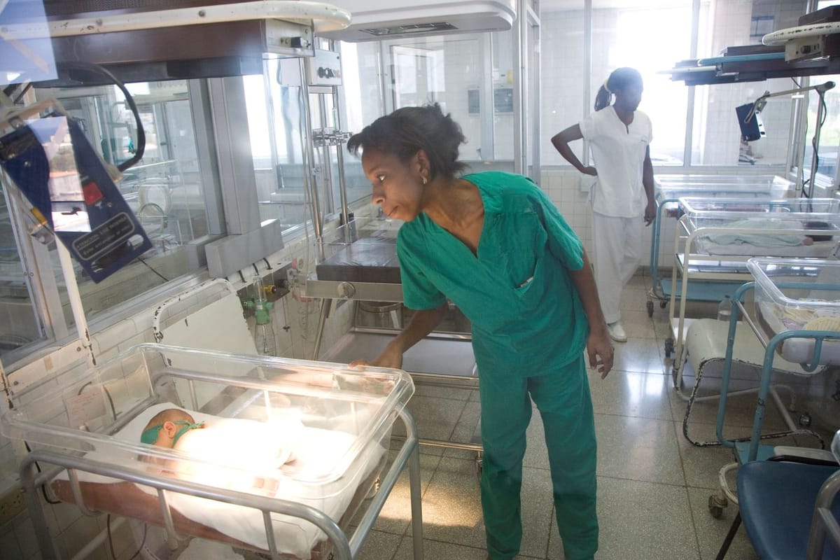 Unidad de neonatos en un hospital de Cuba. Foto: cepr.net