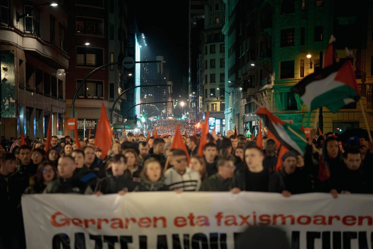 Imagen de archivo de la manifestación de GKS contra la guerra y el fascismo en Bilbo, enero de 2025. Foto: Gazte Koordinadora Sozialista
