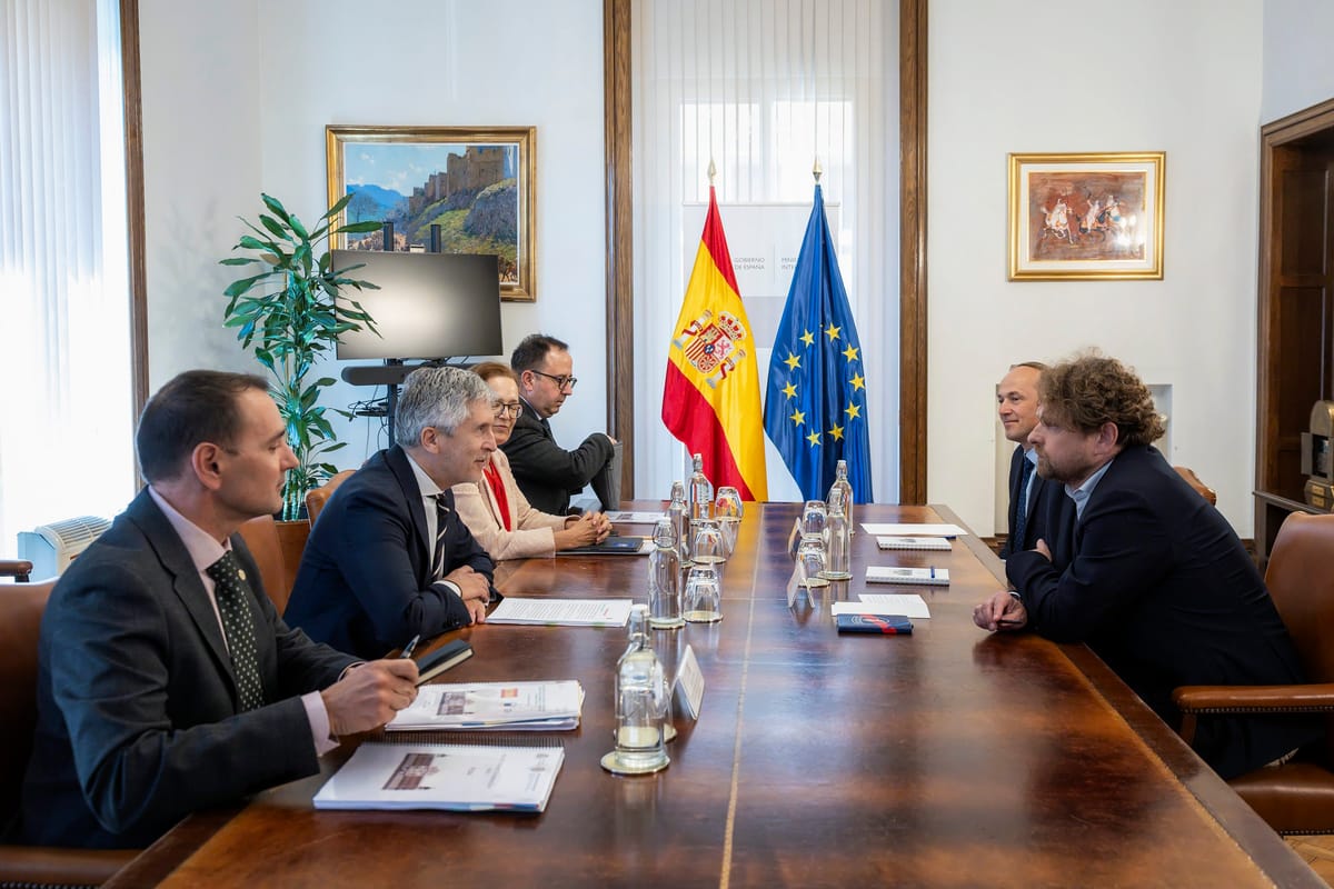 Grande-Marlaska recibe a una auditoria de infraestructuras de vigilancia de las fronteras Schengen cofinanciadas por la UE. Foto: Ministerio del Interior (X)