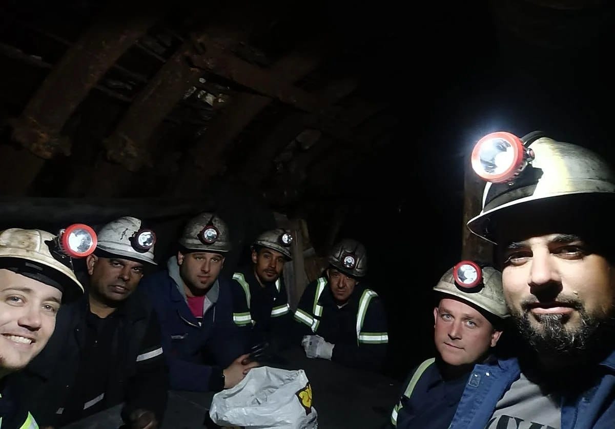 Mineros asturianos resistiendo en la Mina Miura contra los impagos. Foto: @smolny7 (X)