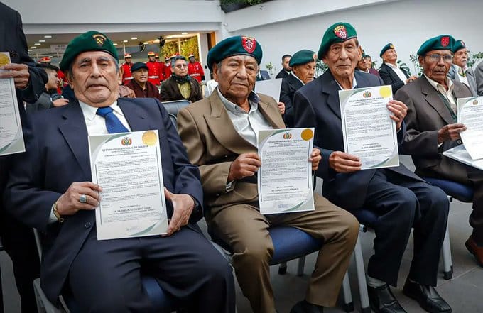 Militares veteranos bolivianos, condecorados por haber asesinado al Che Guevara. Foto: Cámara de Diputados de Bolivia