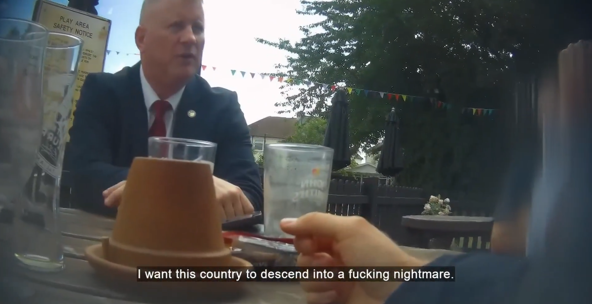 El líder de la ultraderecha Britain First: “Quiero que este país se convierta en un agujero de mierda”