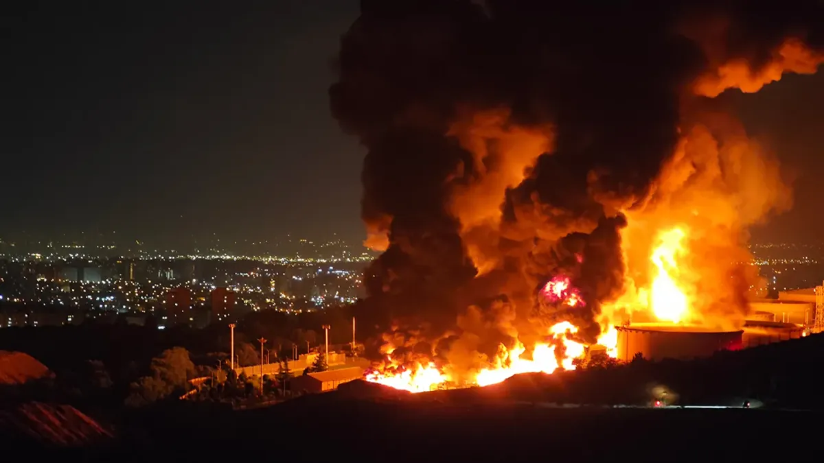 Depósito de petróleo de Shahran en Irán, tras un ataque israelí; junio de 2025. Foto: foxnews.com