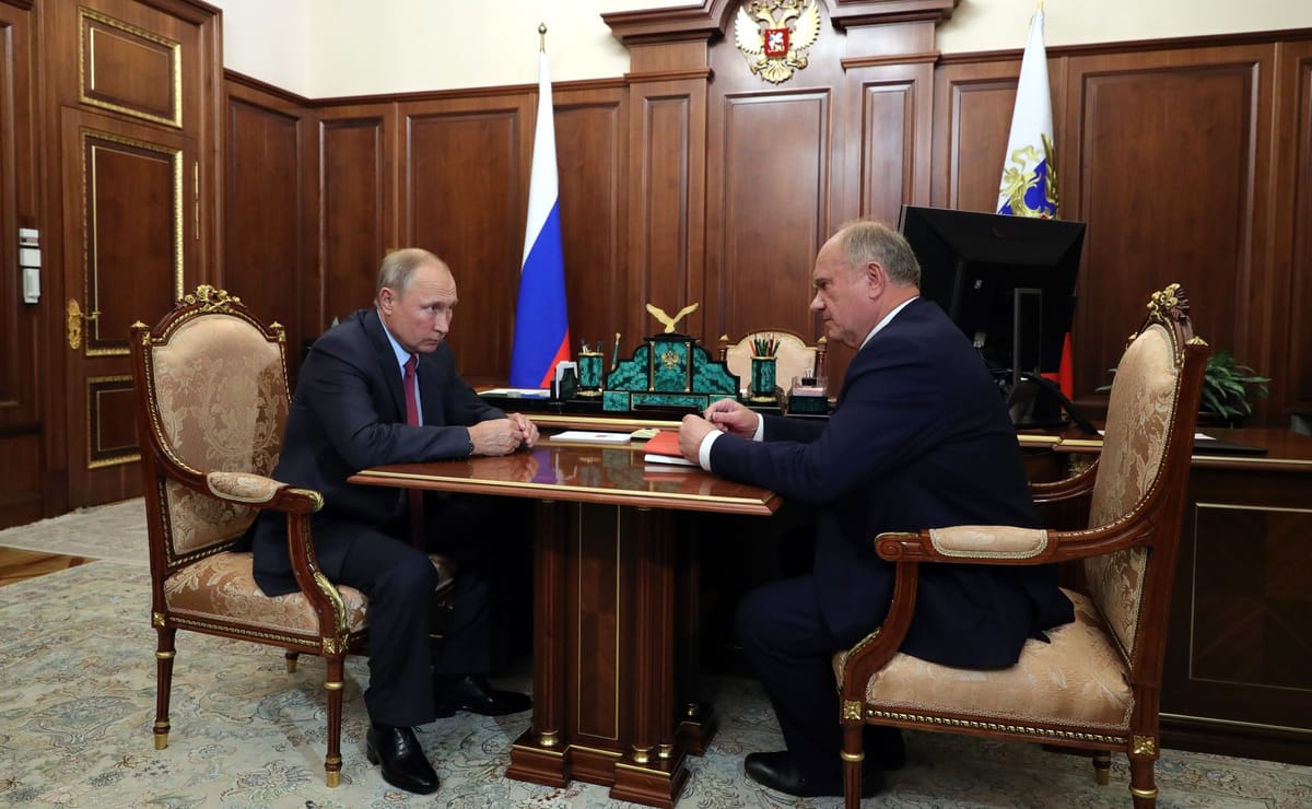 Imagen de archivo de Guennadi Ziuganov frente a Vladimir Putin. Foto: kremlin.ru