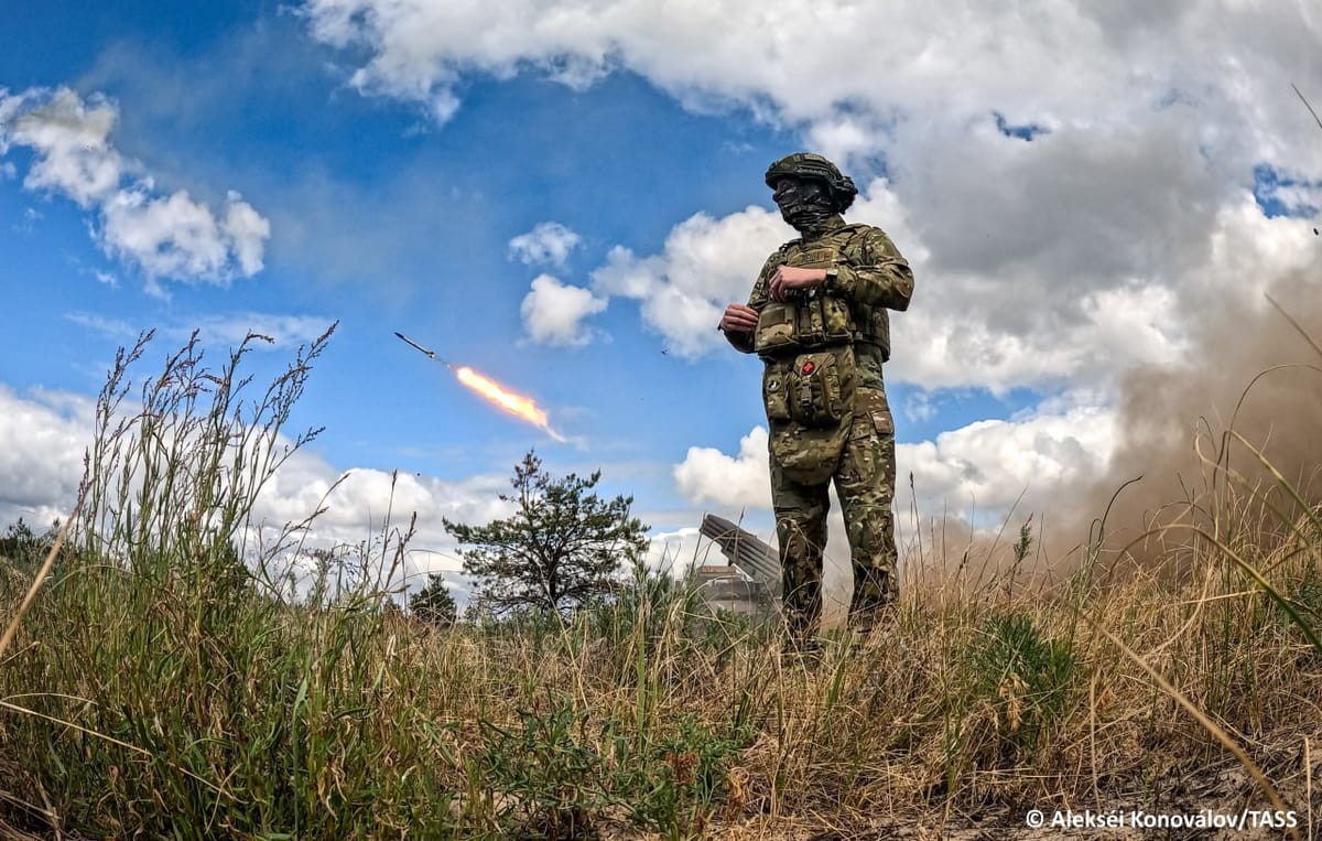 Imagen de archivo de un lanzamiento de misiles en la guerra de Ucrania. Foto: Aleksei Konovalov/TASS