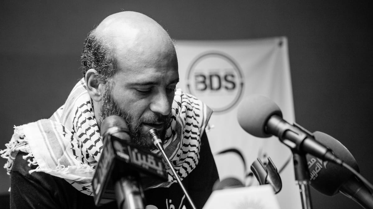 Ramy Shaath anuncia el lanzamiento de una campaña del BDS contra Israel en una conferencia en El Cairo, el 20 de abril de 2015. Foto: Hossam el-Hamalawy/CC