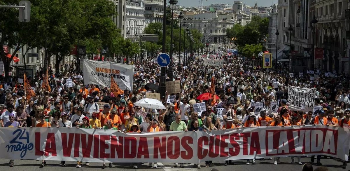 La manifestación a su paso por la calle Alcalá de Madrid. Foto: Lourdes Jiménez