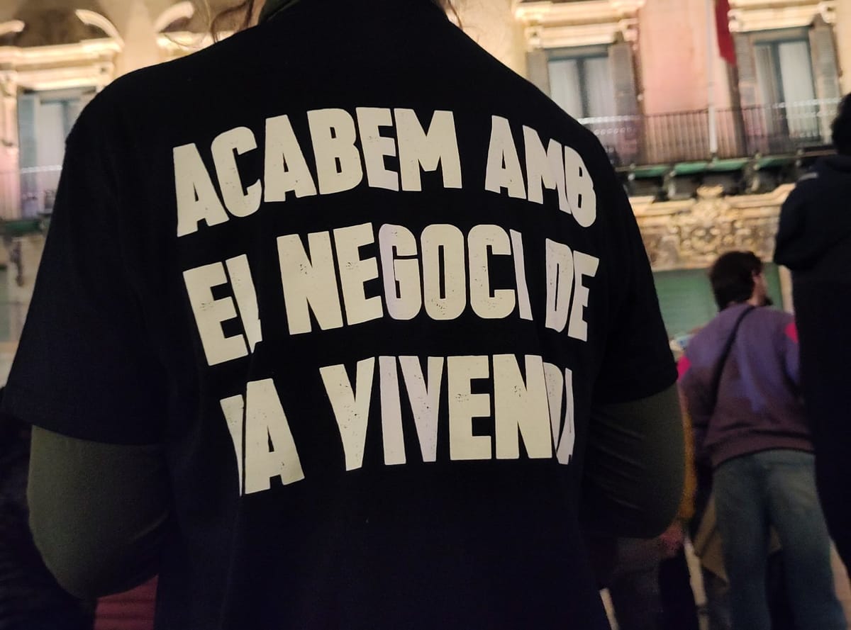 El Sindicat de Vivienda de Carolines demanda al fondo Nestar-Azora por imponer cláusulas abusivas