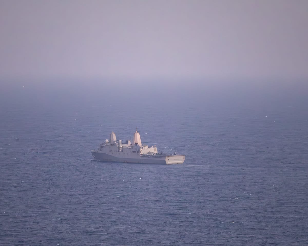 El USS New Orleans (LPD 18) en el mar Arábigo. Foto: @CENTCOM (X)