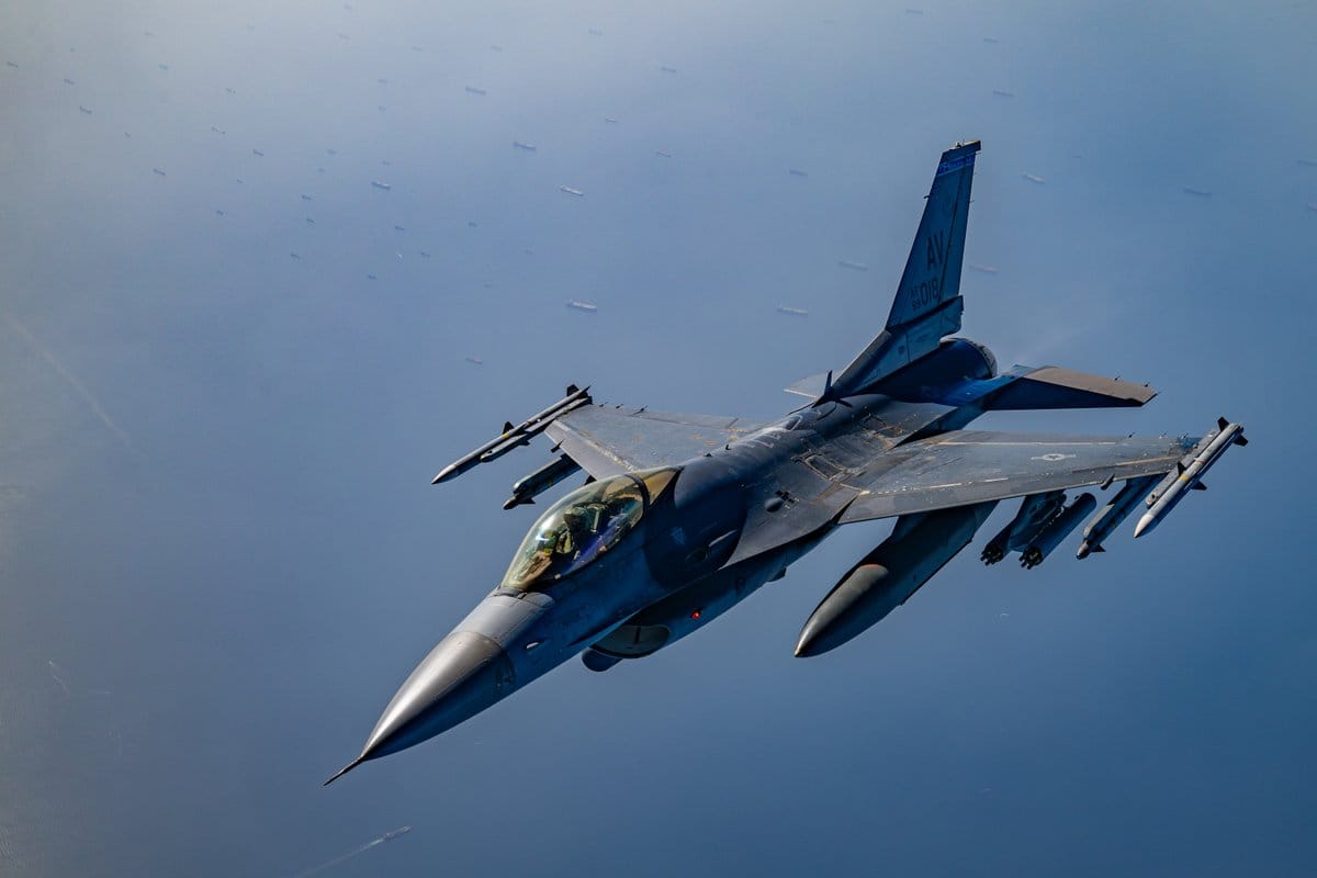 Estados Unidos bombardea territorio iraní
