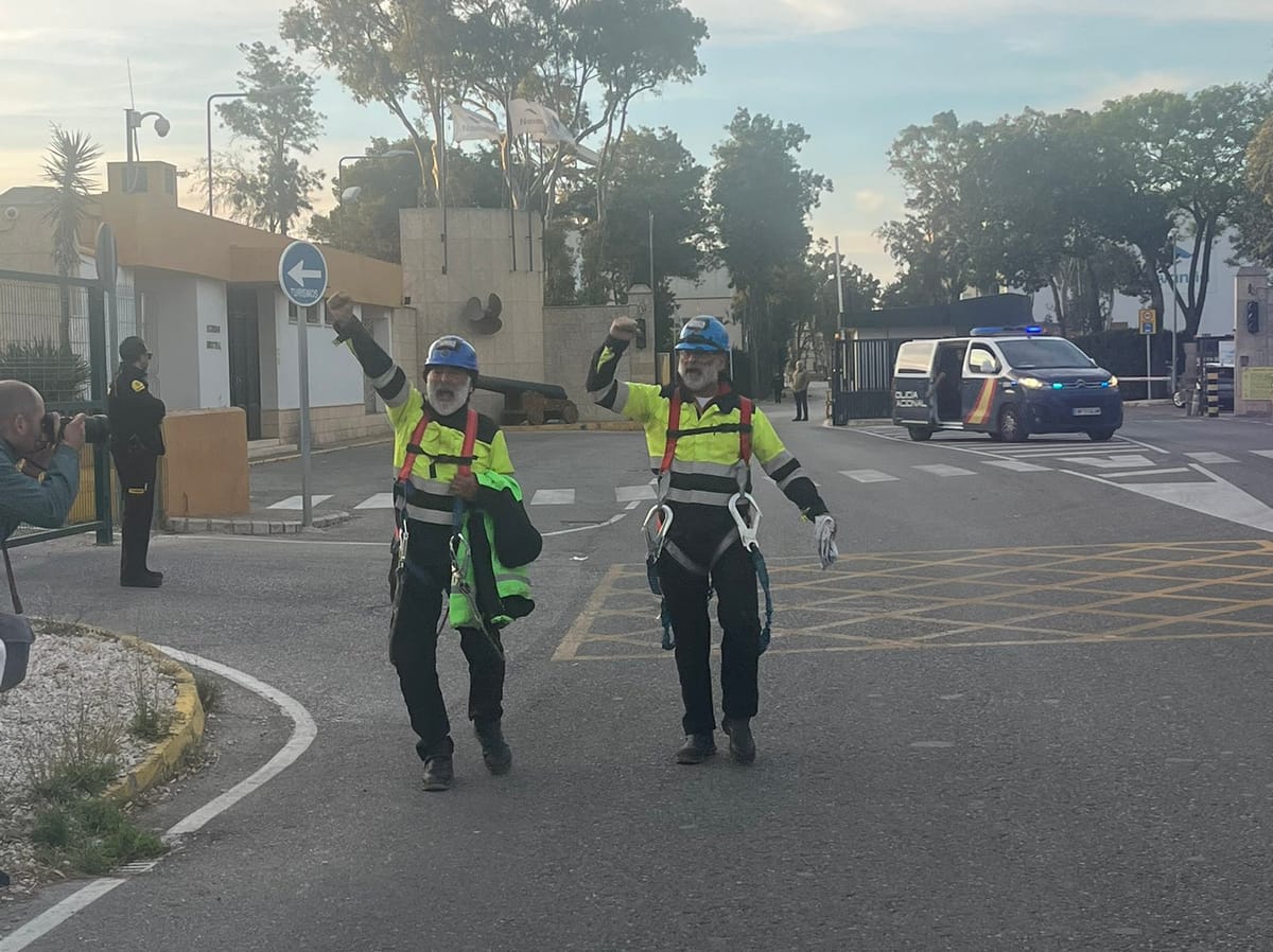La Policía desaloja a los dos trabajadores que protestaban contra las listas negras en Navantia