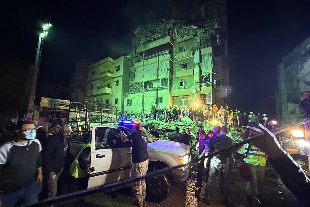Destrucción en un edificio residencial de Beirut tras bombardeos israelíes. Foto: @PressTV (X)