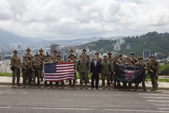 Militares estadounidenses posan en Caracas, 23 de mayo. Foto: @LoboEBW (X)