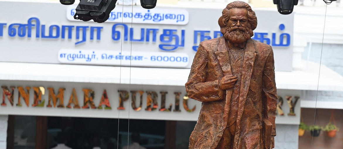 El 6 de febrero de 2026, una estatua de tamaño natural de Karl Marx fue inaugurada en Chennai, en el complejo de la Biblioteca Pública Connemara  (India). Foto. idcommunism.com