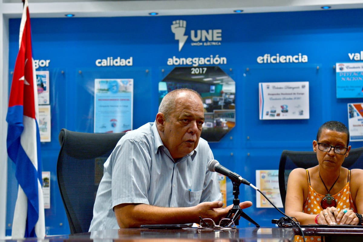 Vicente de la O Levy (I), titular del Ministerio de Energía y Minas, en una entrevista ante la prensa en La Habana; Cuba, el 13 de mayo de 2026. ACN FOTO/Omara GARCÍA MEDEROS/ogm