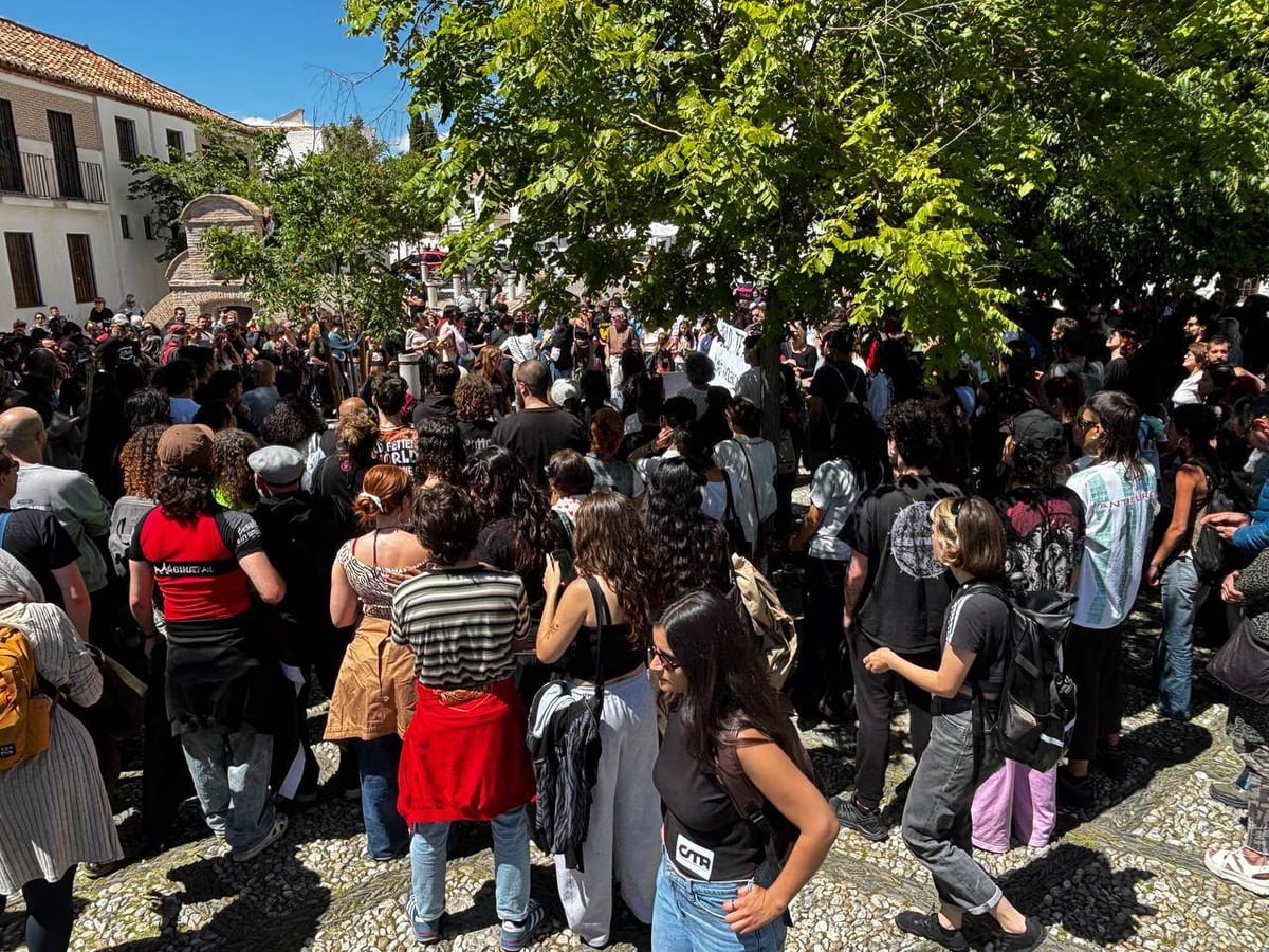 Dos hombres se entregan por la agresión fascista al camarero de Granada