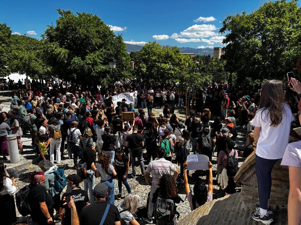 Cientos de vecinos de Granada se movilizan para denunciar una paliza fascista