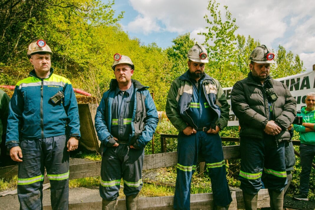 Cuatro mineros asturianos que protestan contra impagos de salarios. Foto: Cristina Velasco vía Nortes