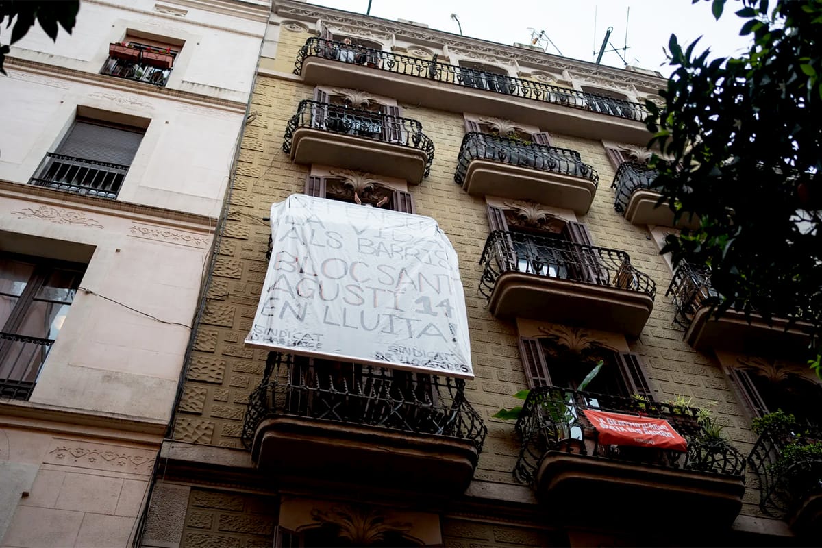 El bloque de la calle Sant Agustí 14 en el barrio de Gràcia, Barcelona. Foto: directa.cat