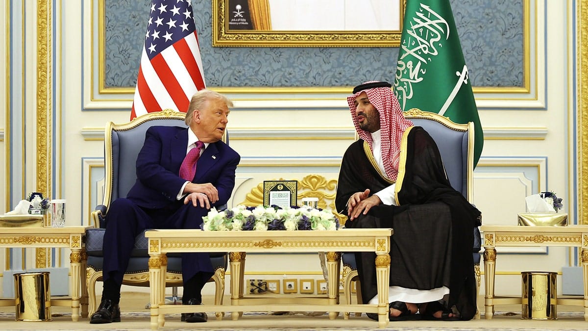 Donald Trump se reúne con el príncipe heredero saudí, Mohamed bin Salmán en la Corte Real Saudí el 13 de mayo de 2025 en Riad, Arabia Saudí. Foto: Win McNamee/Getty Images