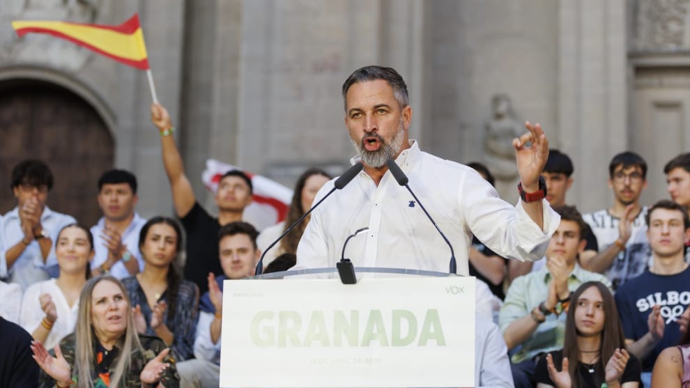 El presidente de Vox, Santiago Abascal, a 16 de abril de 2026 en Granada. Foto: Álex Cámara-Europa Press