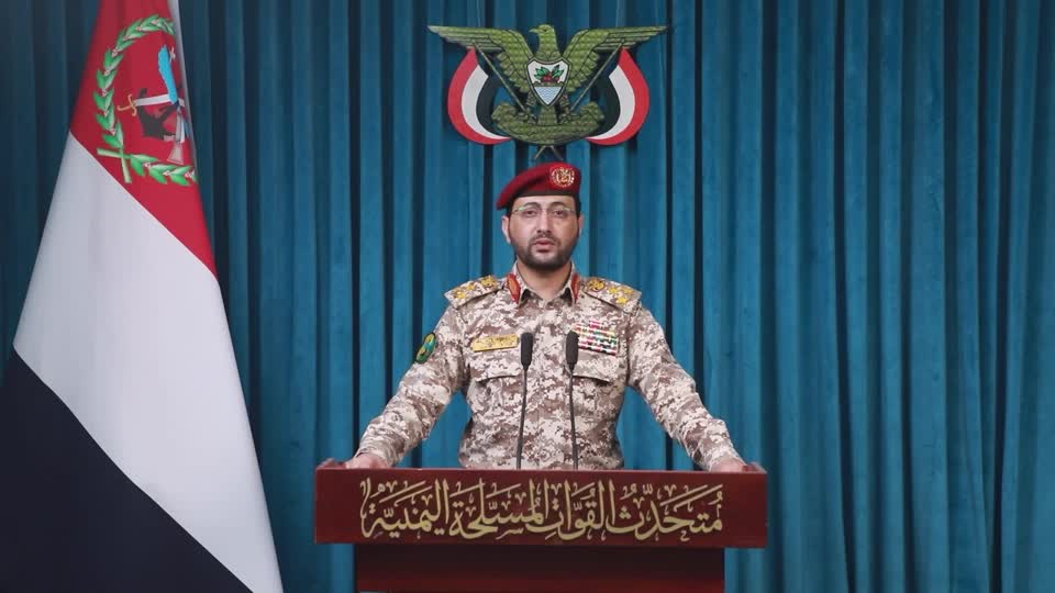 Comparecencia de Yahya Saree anunciando el bloqueo naval. Foto: @ITGGlobal (X)