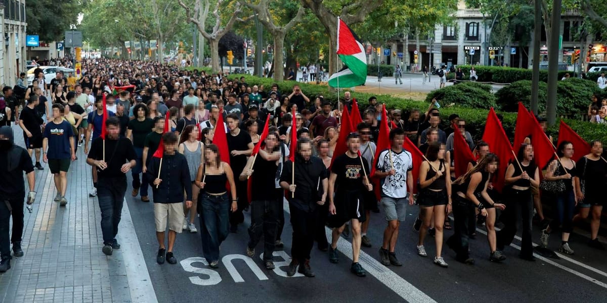 Más de 2.000 antifascistas plantan cara a Núcleo Nacional en Barcelona. Foto: OJS